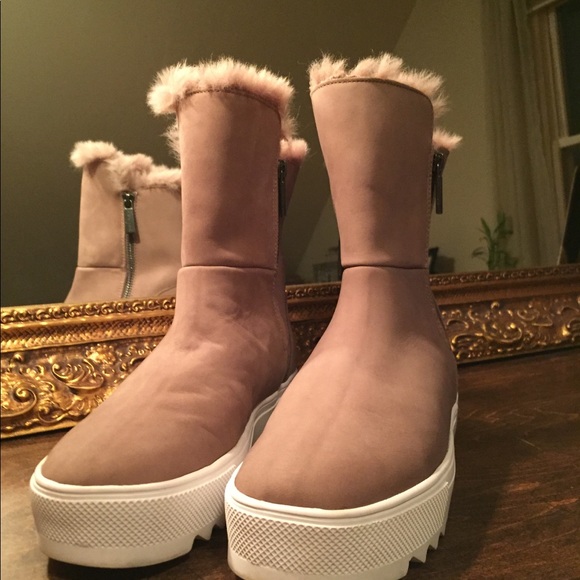 j slides henley boot